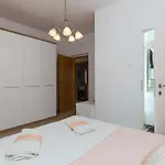 Ani - Two Bedroom With Terrace And Garden View