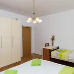 Ani - Two Bedroom With Terrace And Garden View Apartamento *