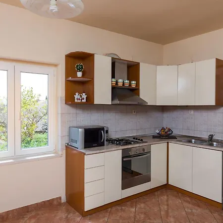 Ani - Two Bedroom With Terrace And Garden View * Banići