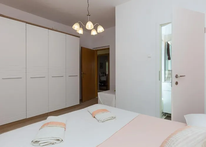 Ani - Two Bedroom With Terrace And Garden View