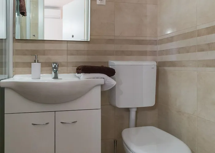 Ani - Two Bedroom With Terrace And Garden View شقة