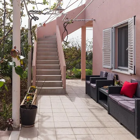 Ani - Two Bedroom With Terrace And Garden View * Banići