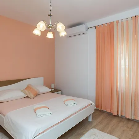 Ani - Two Bedroom With Terrace And Garden View *