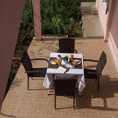 Ani - Two Bedroom With Terrace And Garden View Banići