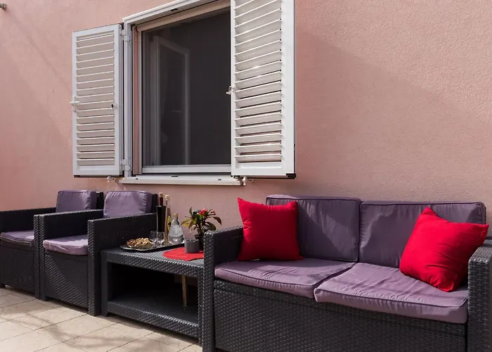 Ani - Two Bedroom With Terrace And Garden View Lejlighed Banići
