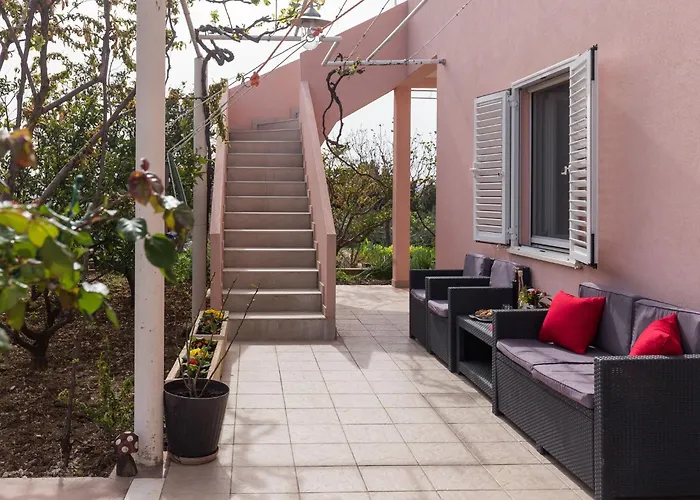 Ani - Two Bedroom With Terrace And Garden View * Banići