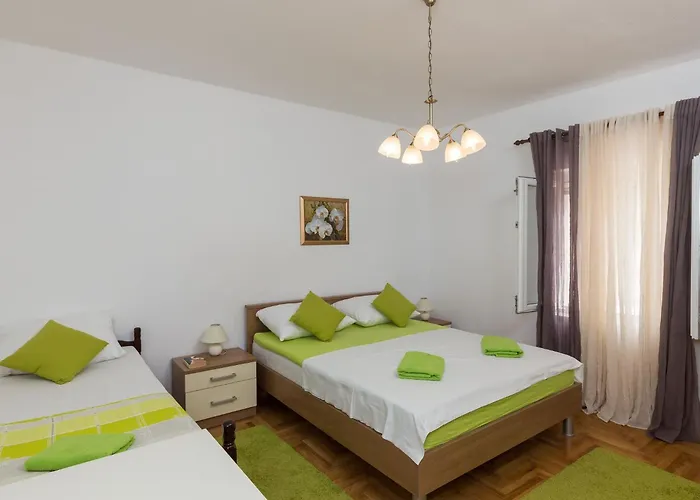 Ani - Two Bedroom With Terrace And Garden View Banići