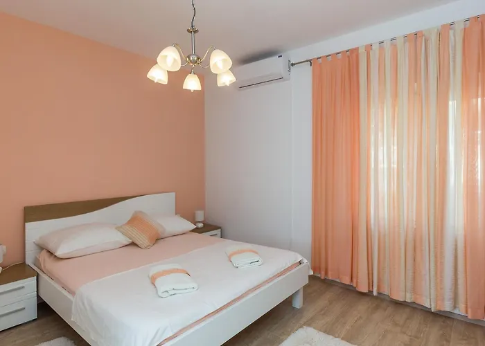 Ani - Two Bedroom With Terrace And Garden View *